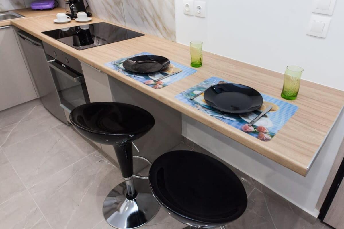 Brand New Urban Getaway Next To Megaro Mousikis Apartment Athena Bagian luar foto